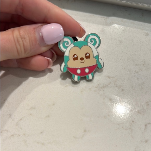 Disney munchling pin Mickey peppermint - Picture 1 of 2
